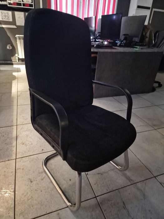 Продам стулья офисные