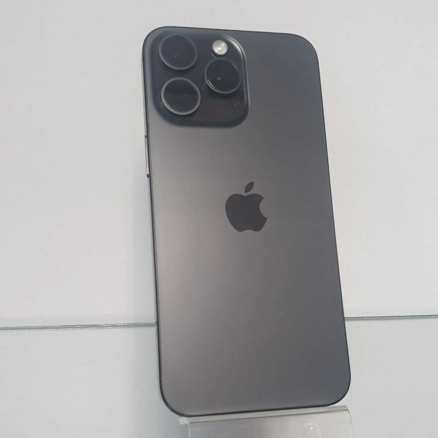 Продавам Iphone 15 pro max 256GB