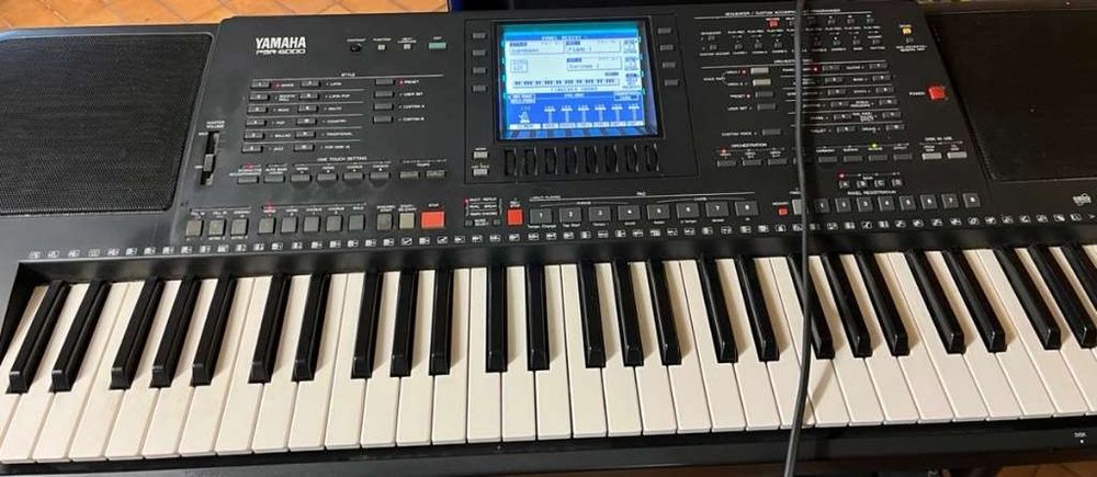 Yamaha PSR-6000 е професионален аранжиращ синтезатор