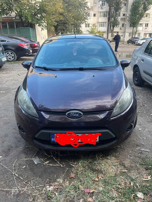 Vând Ford Fiesta