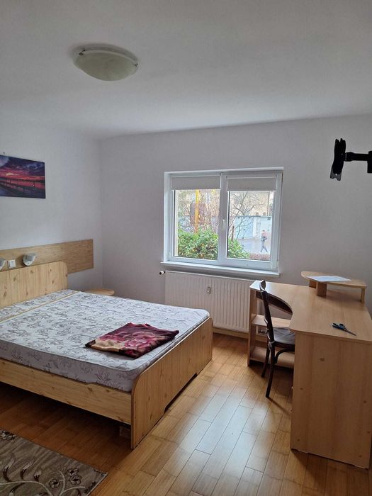 Apartament cu 3 careme de inchiriat Noua