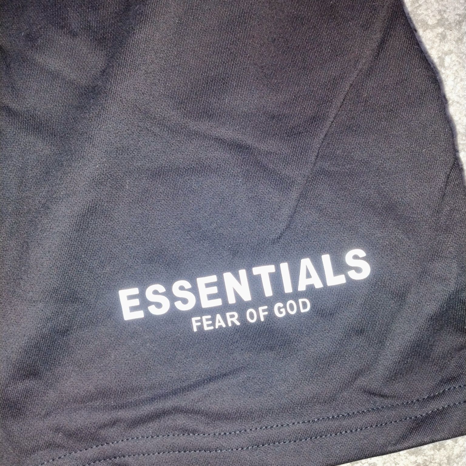 Pantaloni scurți Essentials (L) Brand New With Tags