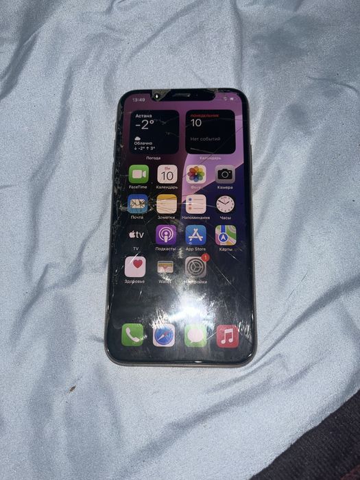 iPhone XS (рабочий, но с трещиной) — 17 500 тг