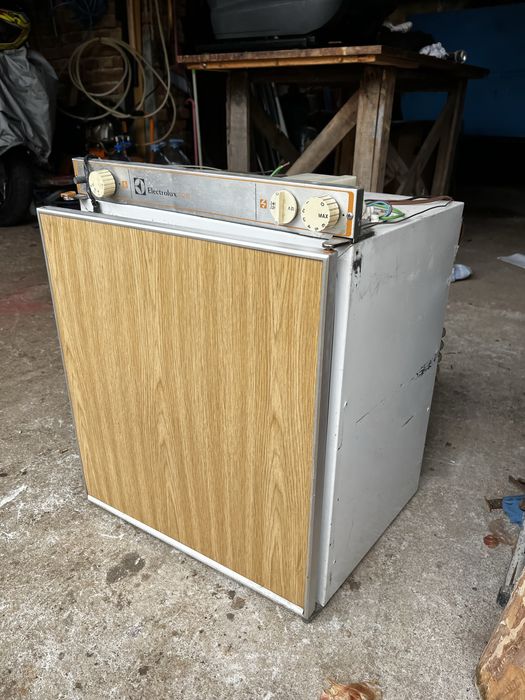 Хладилник за каравана Electrolux 212B 12V/220V/ГАЗ