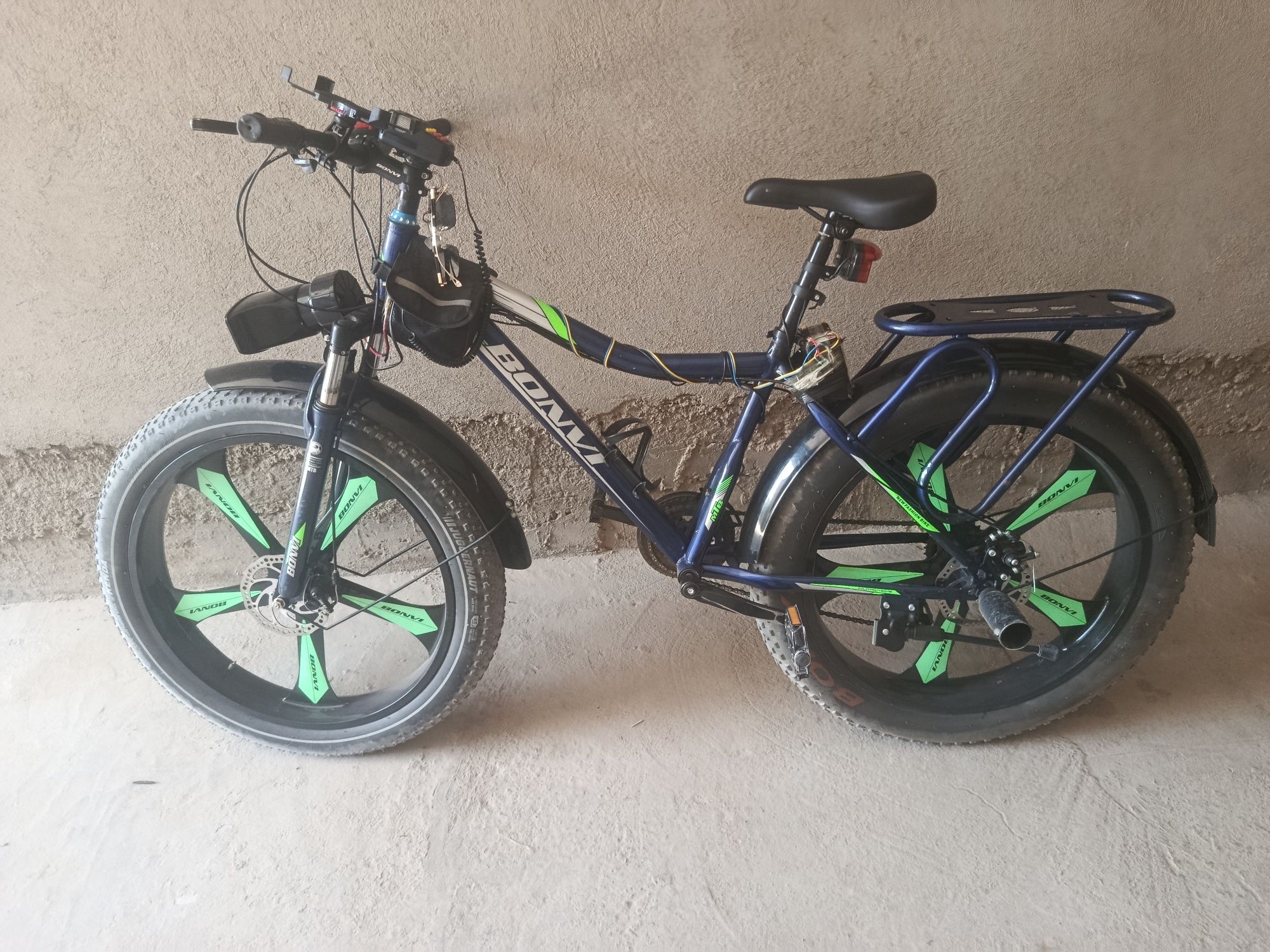Bonve velosiped sotiladi