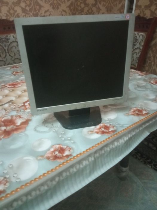 Продаётся мониторы 17 диагональний квадратный