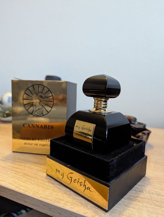 my Geisha Cannabis - Luxury Edition Rechargeable Crystal Bottle Huile