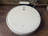 Xiaomi Mi Robot Vacuum-Mop + резервни части, отлично състояние