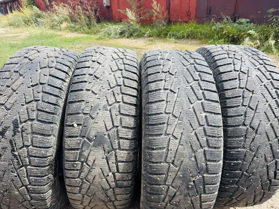 Продам зимние шины с шипами 265/65/17