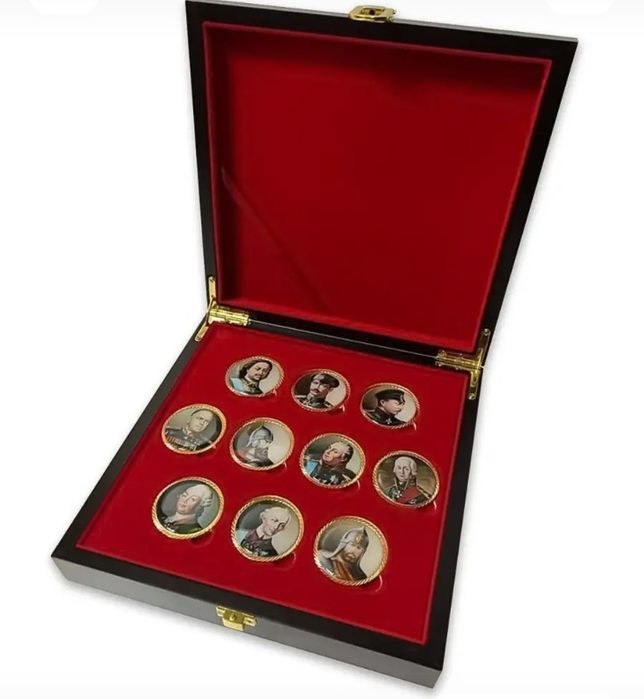 Продам подарочные медали в деревянной коробке . Сувенирные.