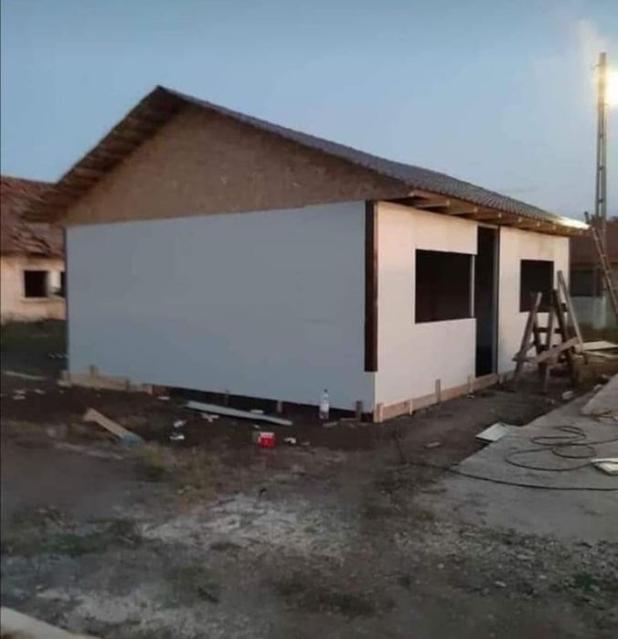 Vând case din panouri