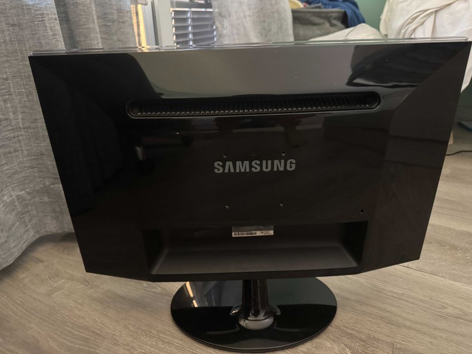 Монитор 23 инча - Samsung P2350 FullHD 1920x1080, 2ms