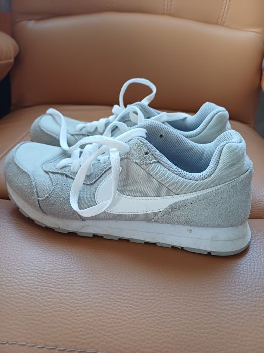 Adidasi nike 38.5 insertii piele stare perfecta