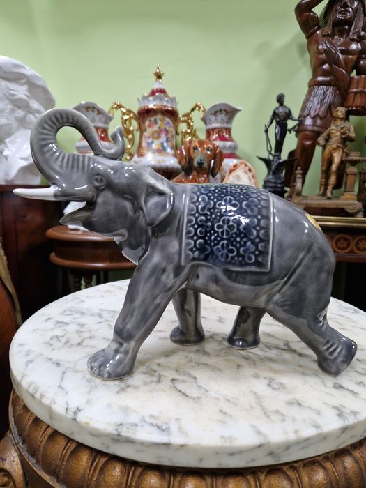 Страхотна антикварна колекционерска порцеланова фигура статуетка