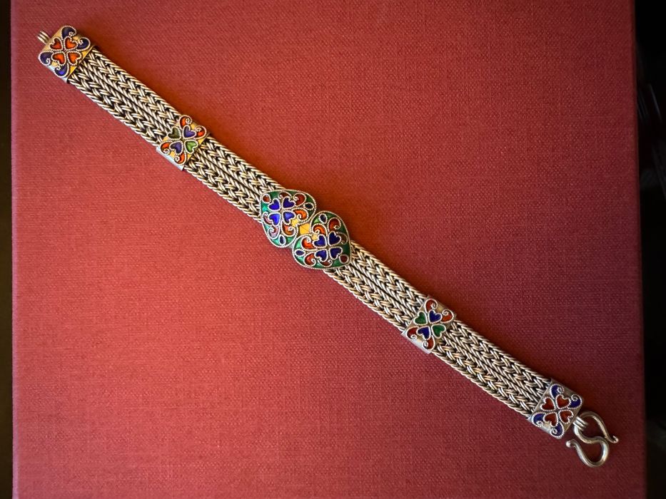 Масивна фолклорна сребърна гривна