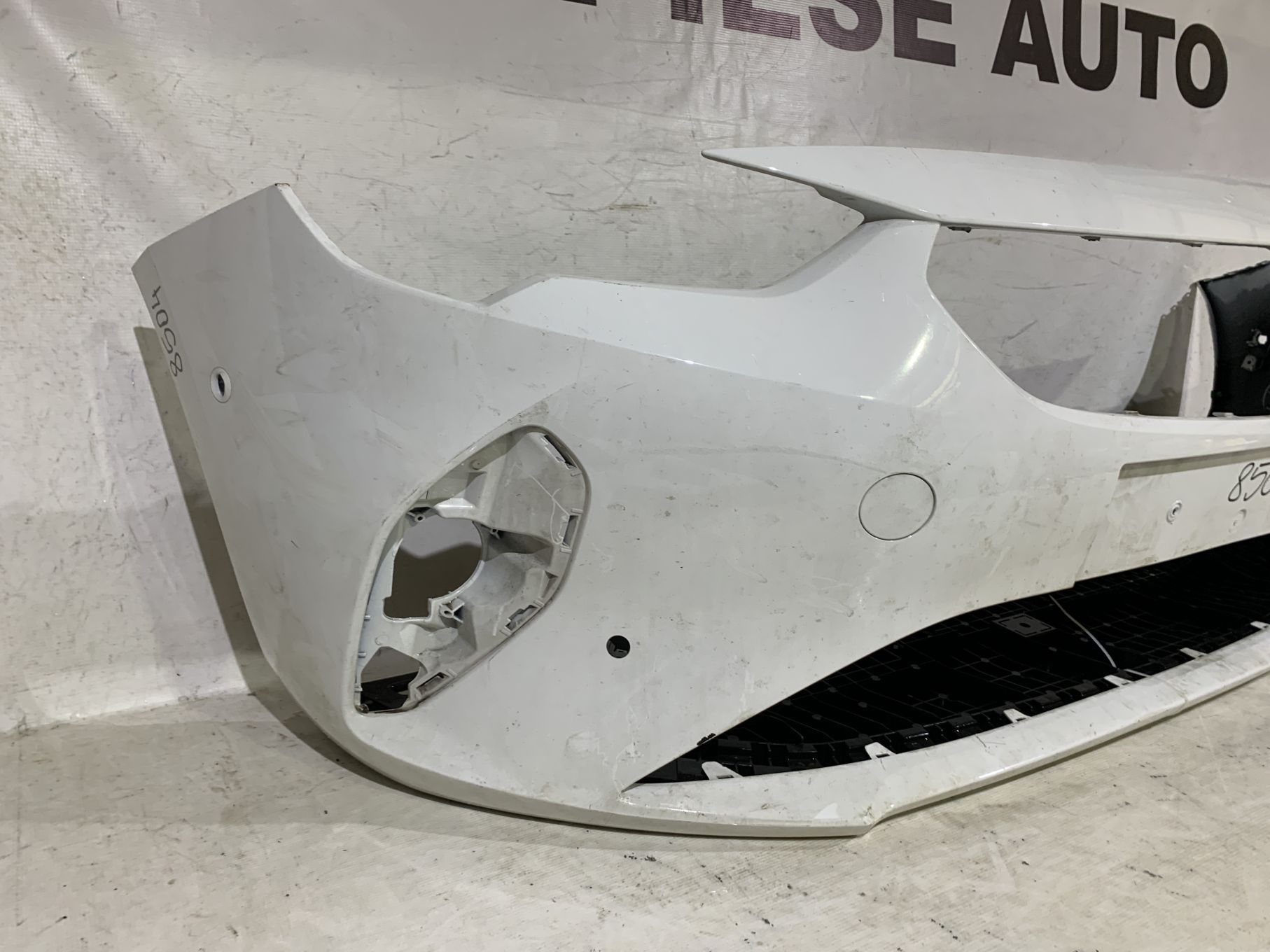 Bara fata Opel Corsa F, 2019, 2020, 2021, 2022, 2023, cod origine OE 9830280980, cu gauri pentru senzori de parcare (6). Include scut.
