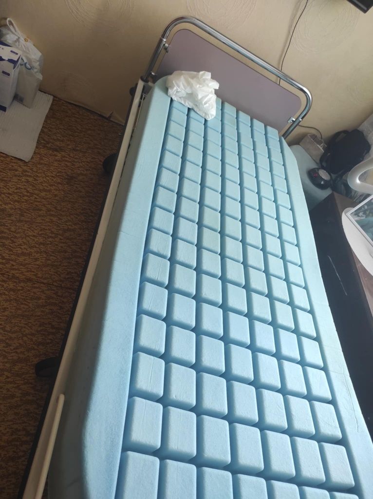 Продавам болнично легло