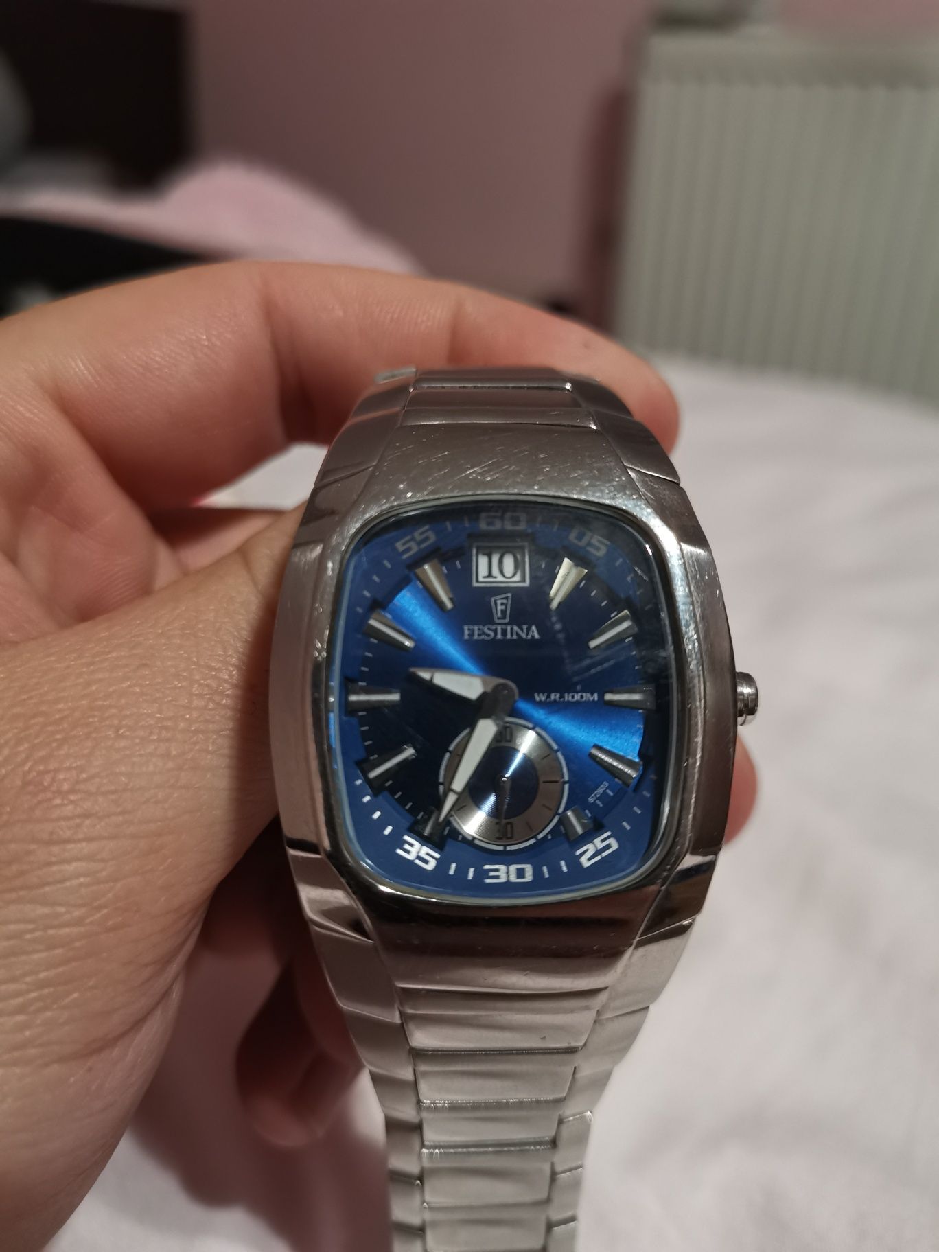 Часовник Festina F