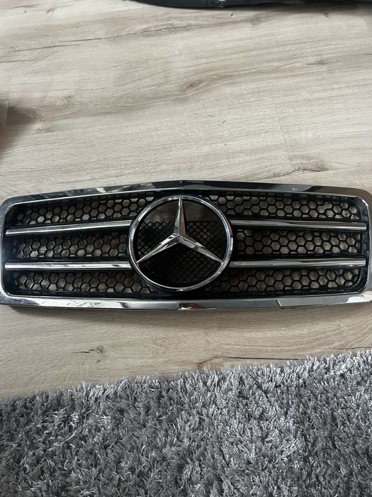 Хром/черна решетка тип AMG