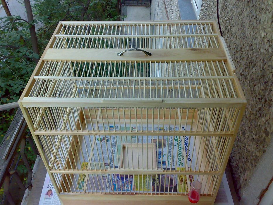 Деревянная клетка для  щеглов. Или других птиц.