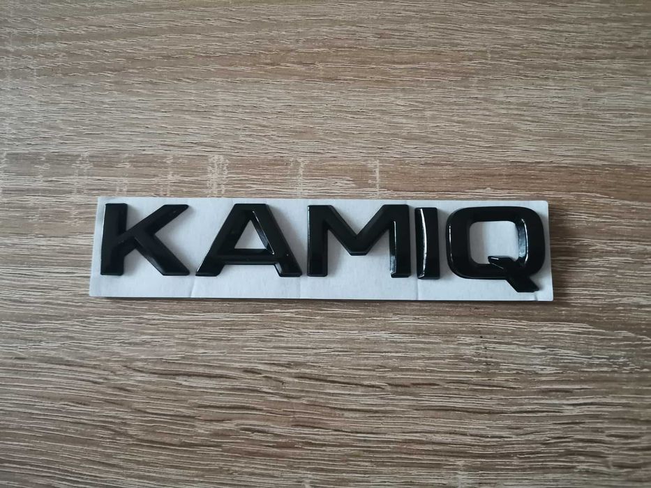 черен надпис Skoda Kamiq