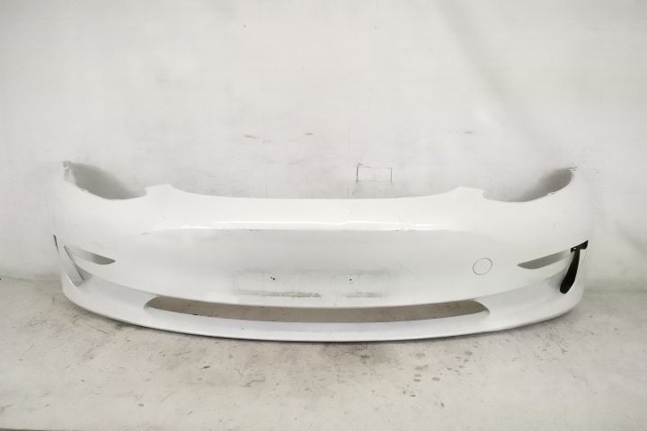 Тесла Модел Y / Tesla Model Y 1 Оригинална предна броня в добро състоя