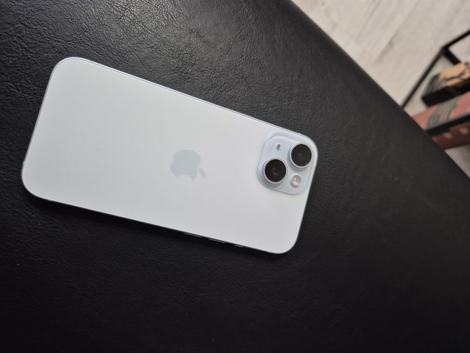 Телефон iPhone 15