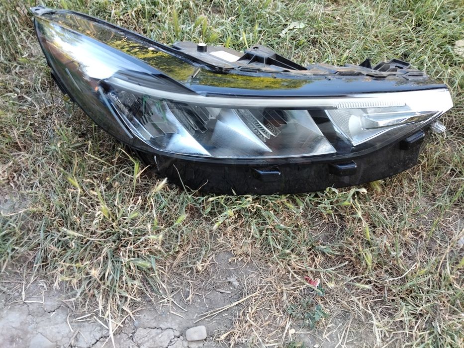 Vând far stânga , dreapta Ford kuga 3 an 2016,2023.
