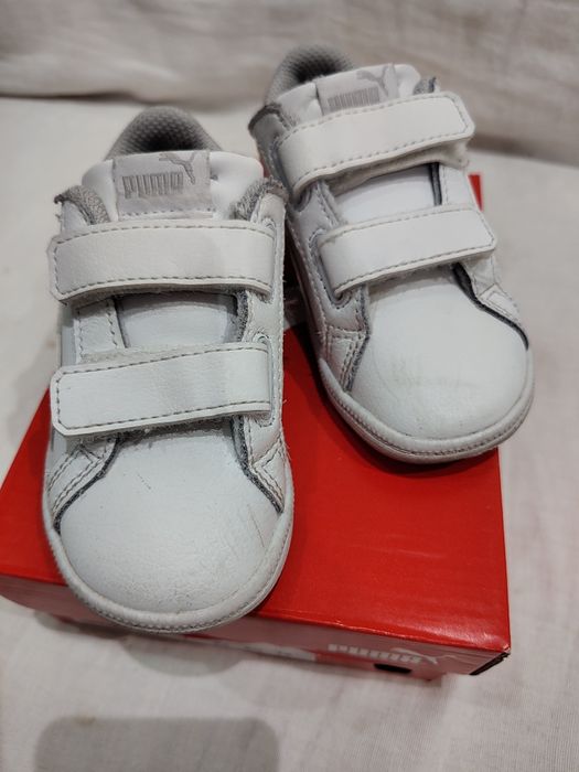 Vând adidași Puma mărimea 24.