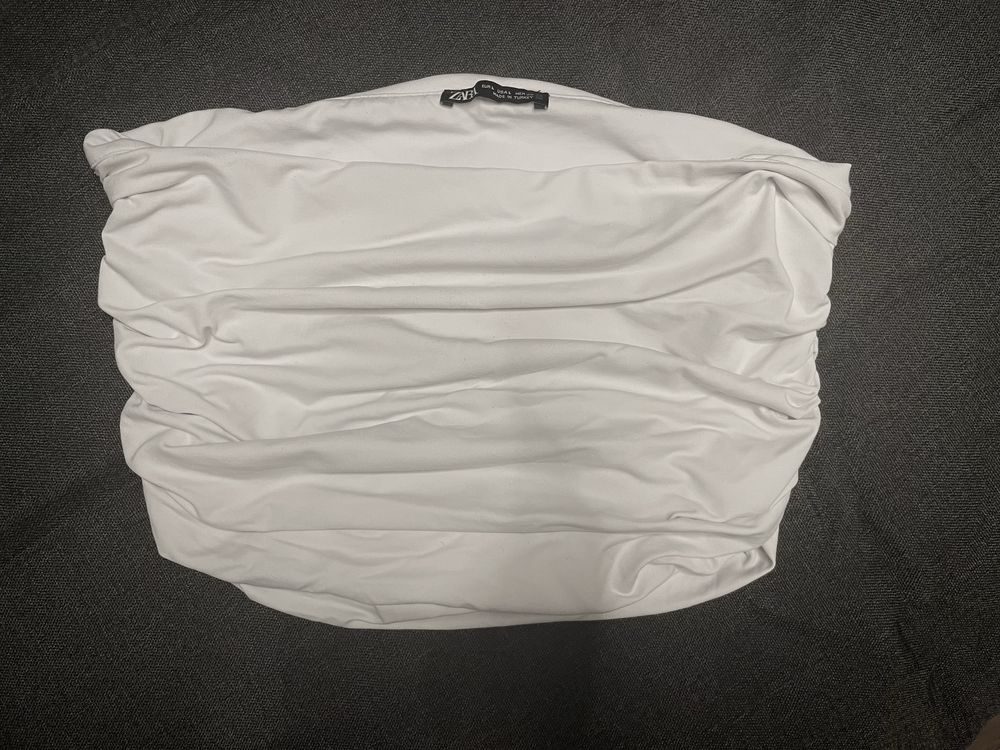Топове от Zara и Stradivarius