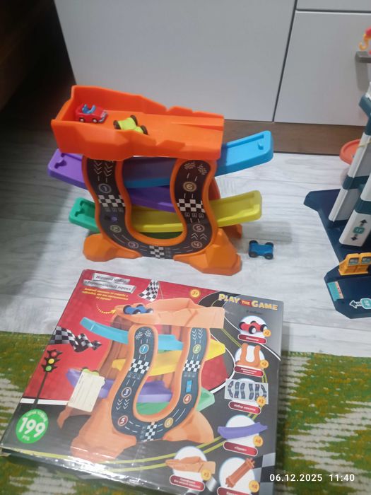 Продается игрушка вертикальный трек