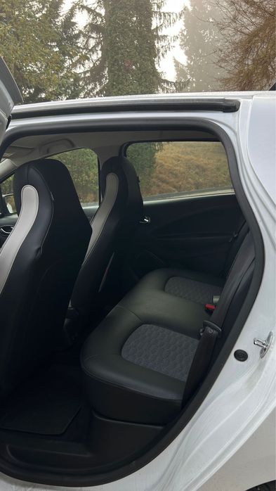 Inchiriez renault zoe ridesharing food delyveri