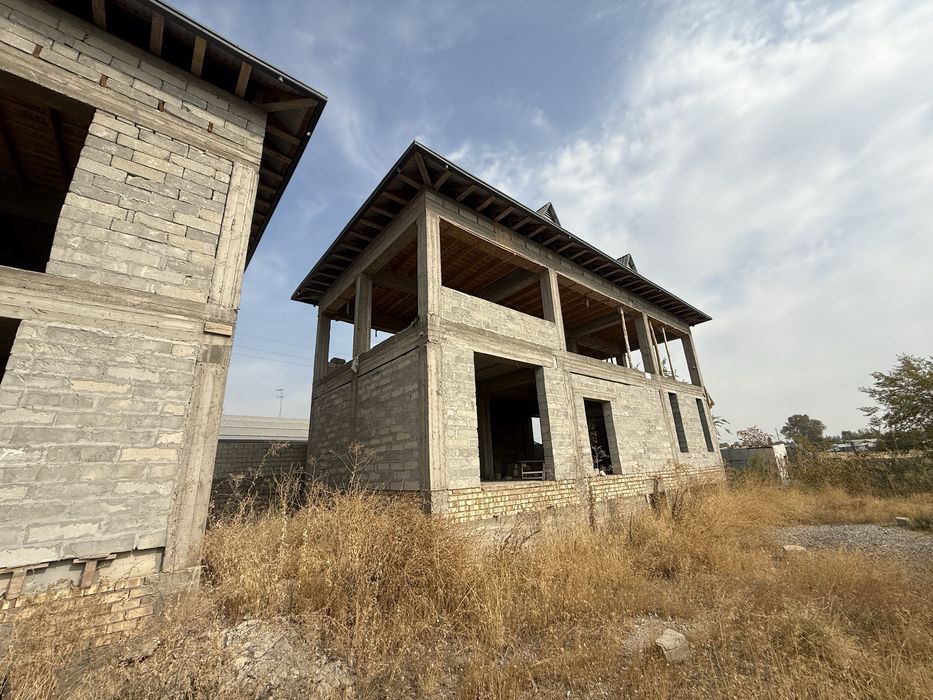 Srochna hovli sotiladi