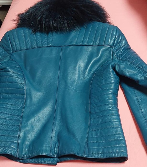 Яке от естествена кожа.