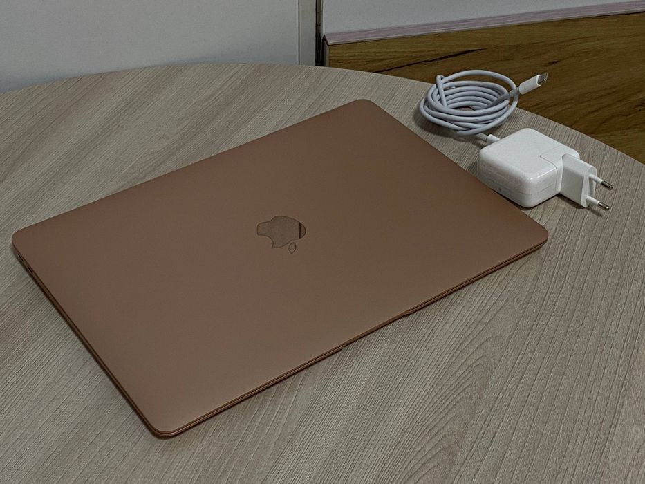 MacBook Air M1 2020 8/256ГБ АКБ 92%