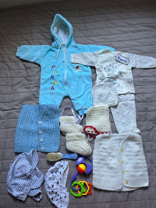 Комплект от бебешки неща за новородено.