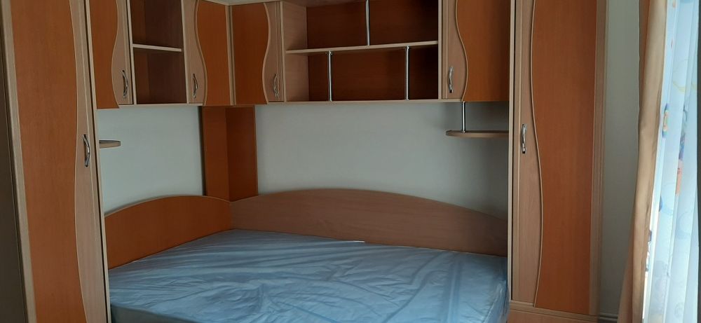 Mobilă dormitor în stare foarte bună fără saltea