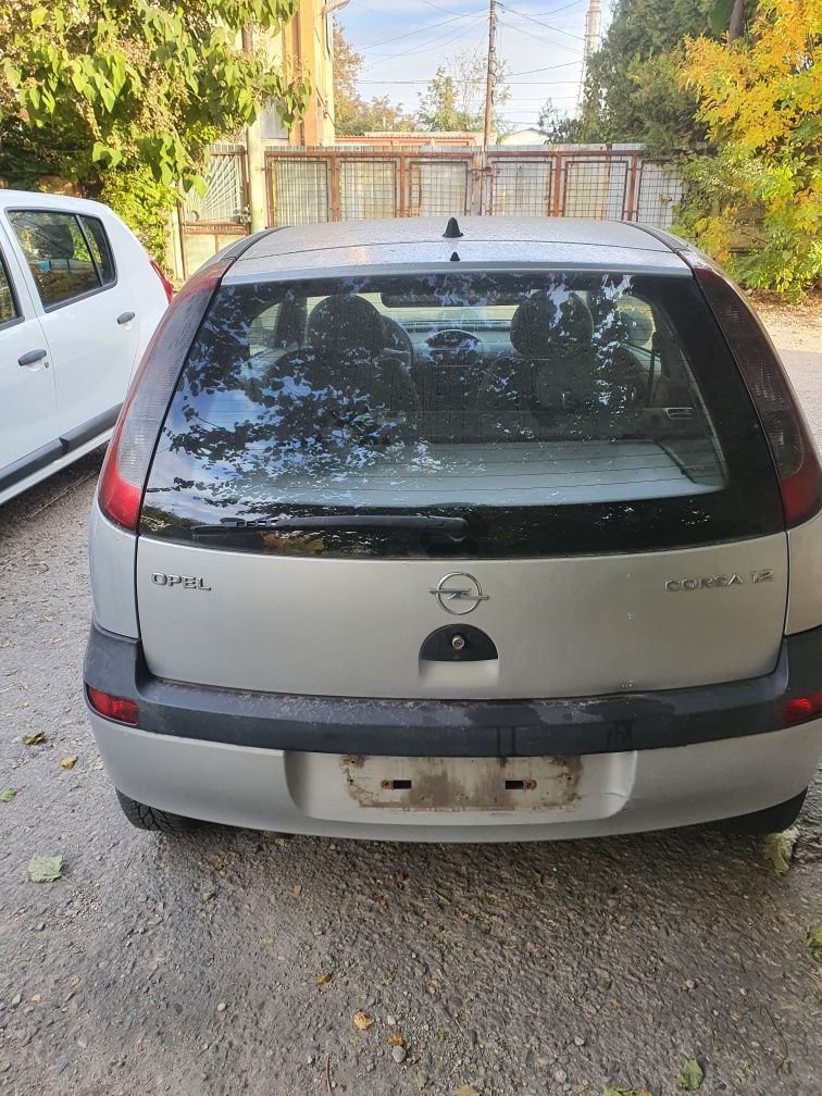 Dezmembrez Opel Corsa C 1.2 benzina cutie easytronic