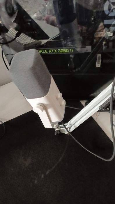 Продам микрофон fifine am8