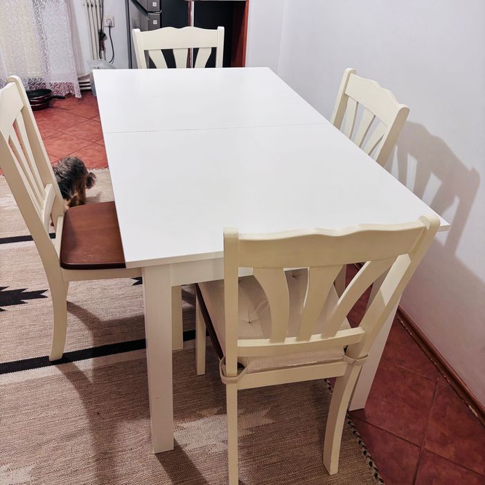 Vând set bucătărie  masă extensibila și 4 scaune