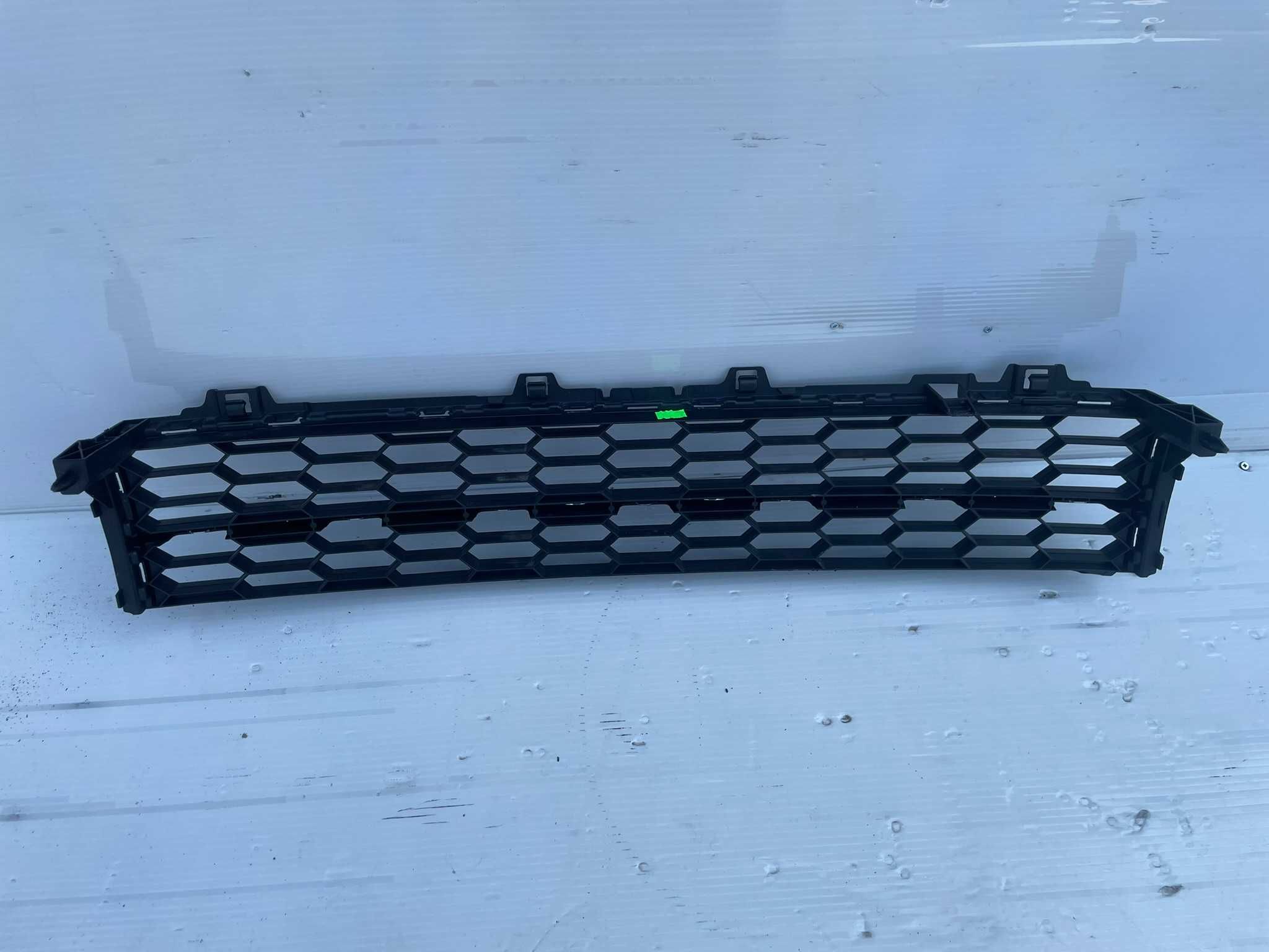Grila inferioara bara fata Skoda Superb 3 2015+ impecabila originala