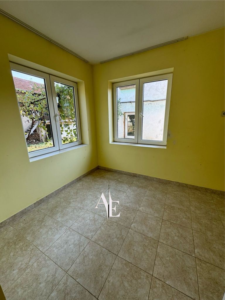 Продава се Къща в Угърчин - 269 кв.м за 181 €/кв.м - Снимка #9