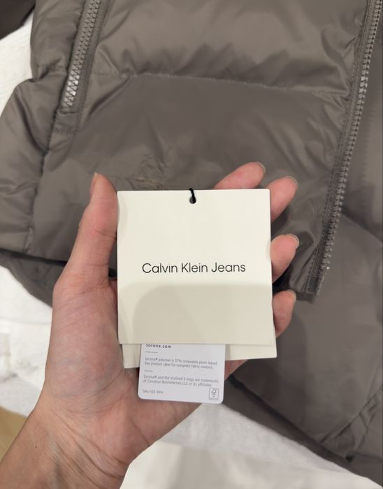 Продам стильную бежевую куртку Calvin Klein, размер XS