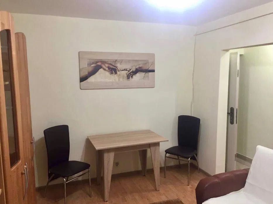 Închiriez apartament cu o cameră ULTRACENTRAL