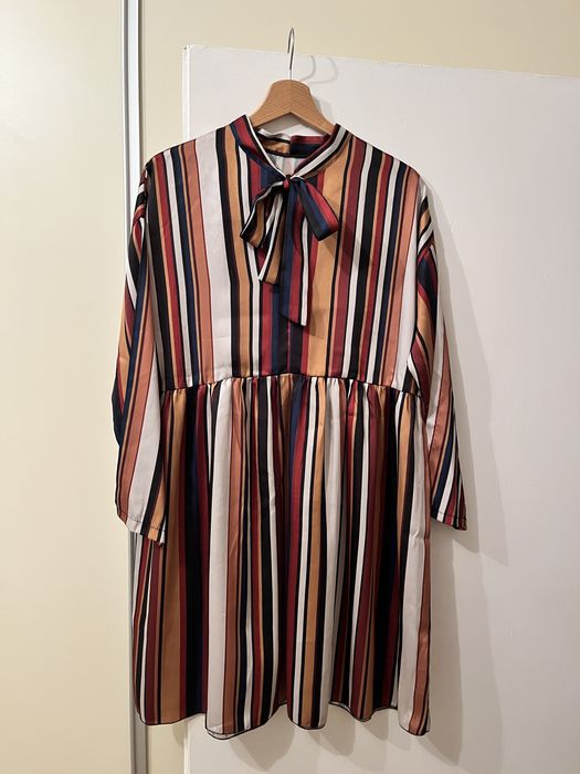 Сатинирана рокля на райета