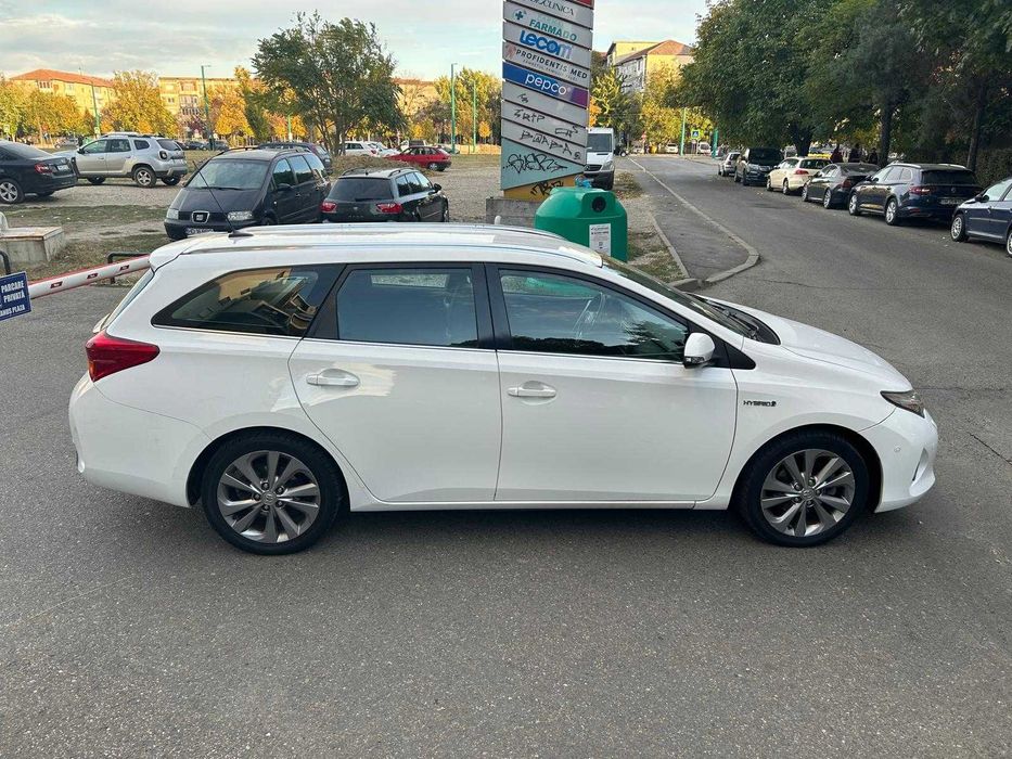 Toyota Auris Hybrid 2015