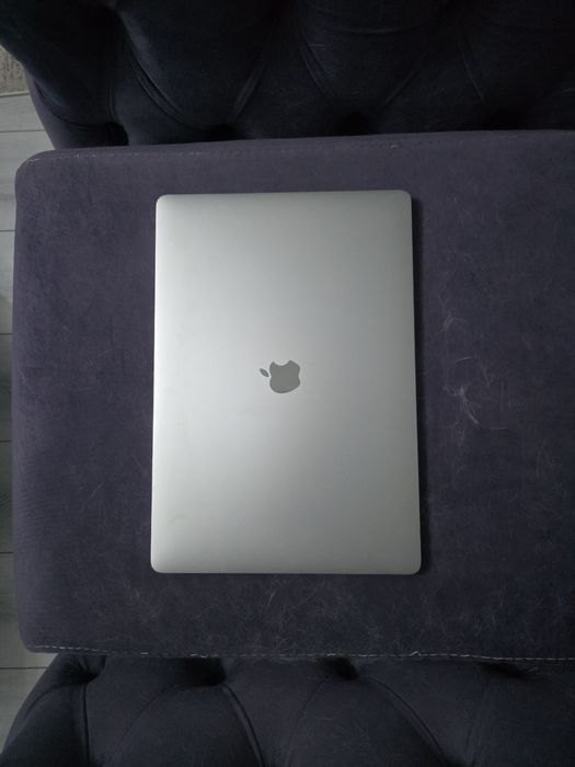 MacBook Pro 16' 8 Core Intel Core i9