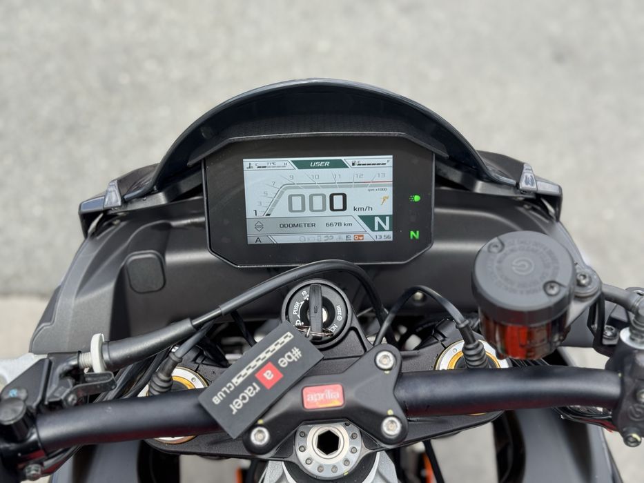 Aprilia Tuono V4 Factory 1100 Superpole 2021