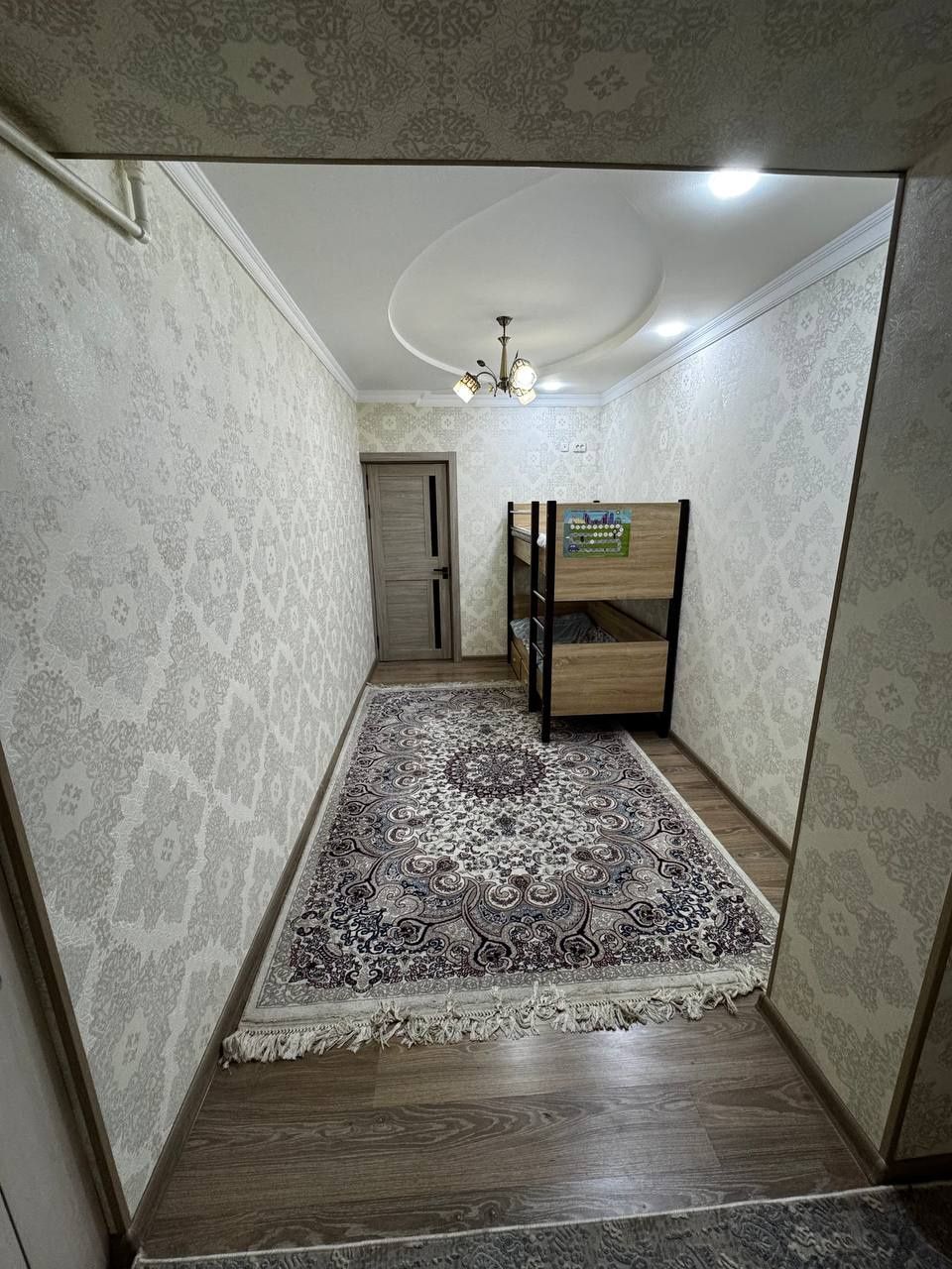 Машинасозлар метрога 100 м 2 хонали 3-этаж Эски ТОШМИ га 10 минутли йу