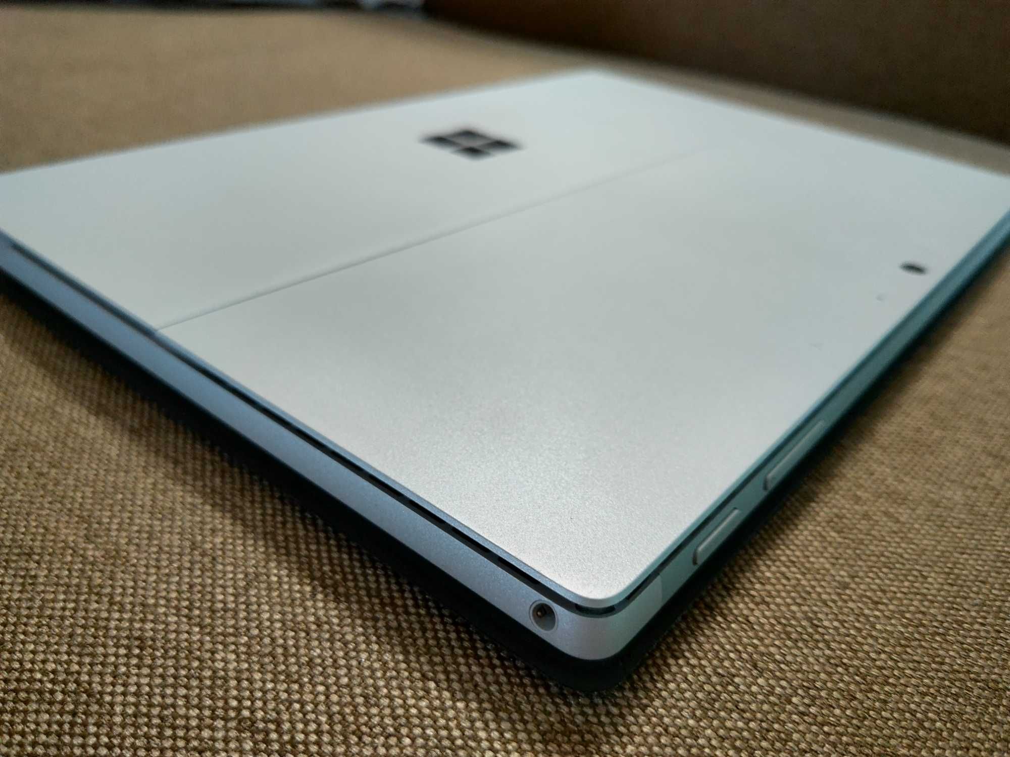 Microsoft Surface Pro 7 - Intel Core i5 - 8GB RAM - Impecabil